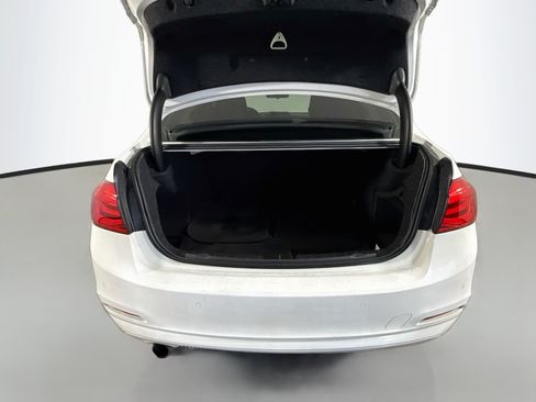 Used 2018 BMW 320i Sedan RWD image 35