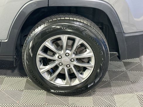 Used 2019 Jeep Cherokee Latitude Plus w/ Comfort/Convenience Group image 12