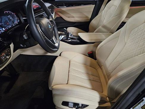 Certified 2023 BMW 530i w/ Premium Package RWD image 17
