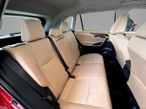 Used 2025 Toyota RAV4 XLE w/ Convenience Package FWD image 20