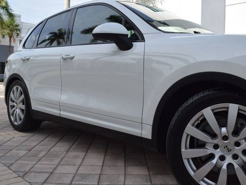 Used 2013 Porsche Cayenne Diesel AWD/4WD image 17