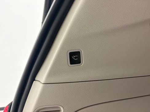 Used 2023 Chrysler Pacifica Limited FWD image 42