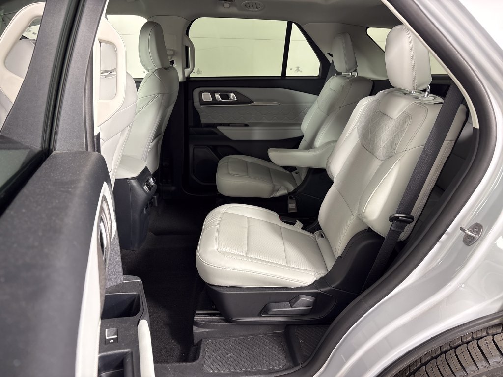 Used 2025 Ford Explorer Platinum w/ Ultimate Package AWD/4WD image 30