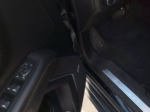 Used 2021 Chevrolet Suburban Premier image 3