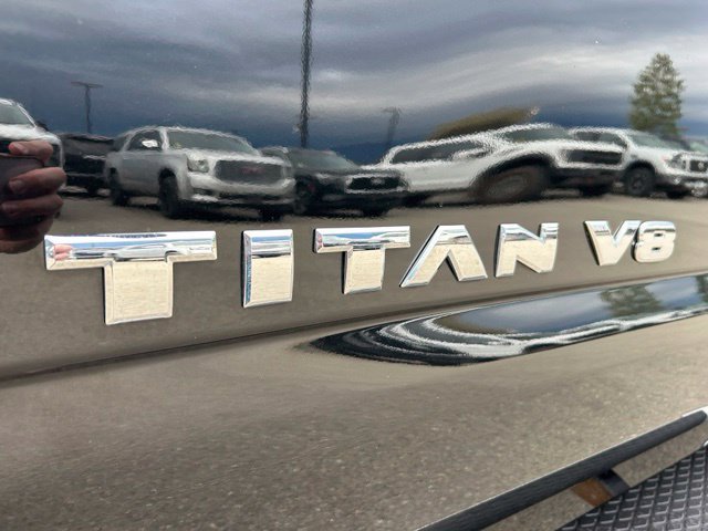 Used 2018 Nissan Titan SL w/ Chrome Package AWD/4WD image 10
