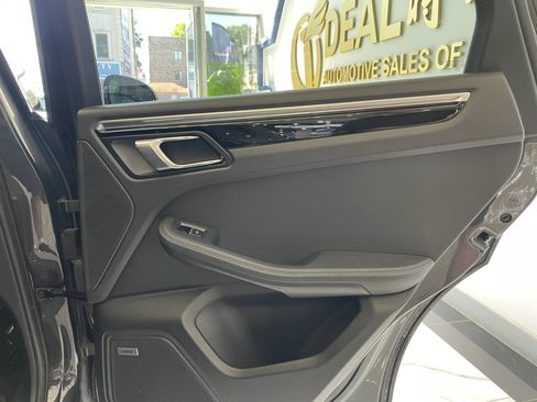 Used 2021 Porsche Macan AWD/4WD image 21