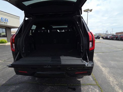 Used 2025 Ford Expedition Tremor AWD/4WD image 18