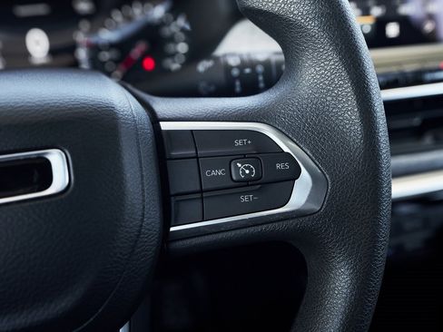 Used 2023 Jeep Compass Sport image 38