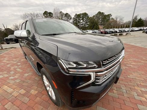 Used 2023 Chevrolet Suburban Premier AWD/4WD image 5