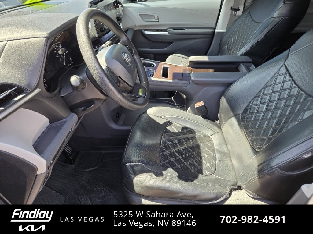Used 2024 Toyota Sienna LE FWD image 12