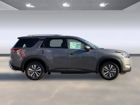 New 2025 Nissan Pathfinder SL image 7