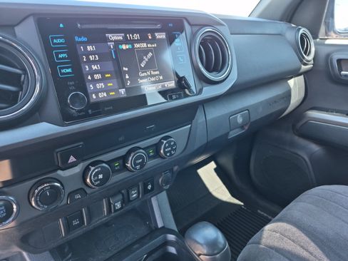 Used 2019 Toyota Tacoma TRD Off-Road AWD/4WD image 11