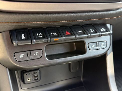 Used 2022 GMC Canyon AT4 w/ Driver Alert Package AWD/4WD image 53