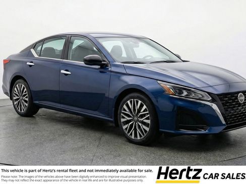 Used 2025 Nissan Altima 2.5 SV image 1