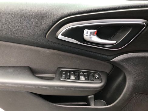Used 2016 Chrysler 200 Limited FWD image 16