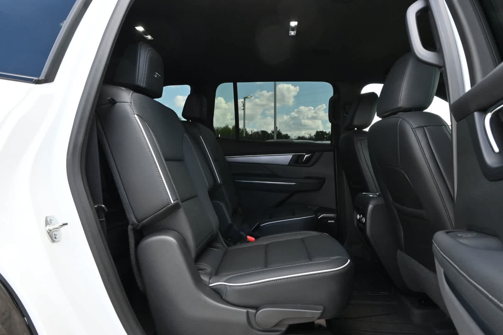 Used 2025 Buick Enclave Sport Touring FWD image 20