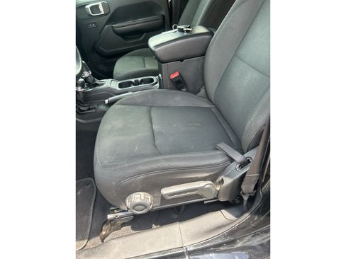 Used 2018 Jeep Wrangler Unlimited Sport S AWD/4WD image 13