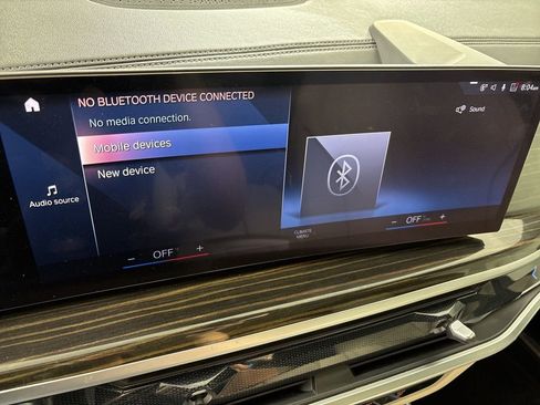 Used 2023 BMW X7 xDrive40i w/ M Sport Package AWD/4WD image 43