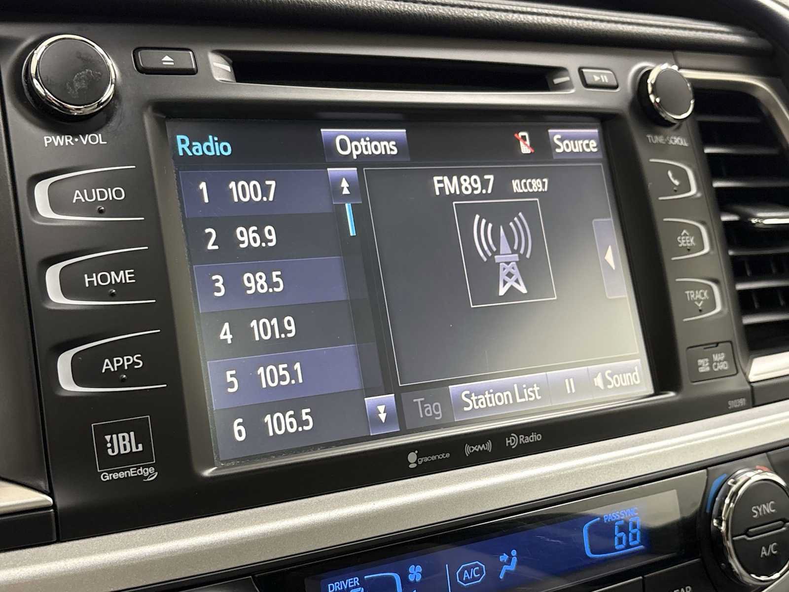 Certified 2019 Toyota Highlander Limited AWD/4WD image 18