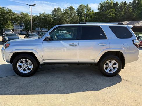 Used 2021 Toyota 4Runner SR5 Premium w/ Moonroof Package RWD image 2