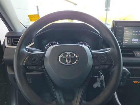 Used 2020 Toyota RAV4 LE image 16