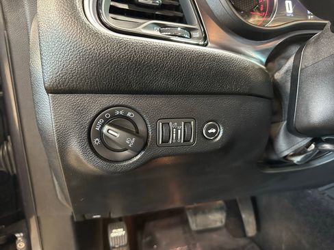 Used 2017 Dodge Challenger R/T image 23