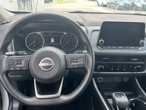 Used 2023 Nissan Rogue S FWD image 4