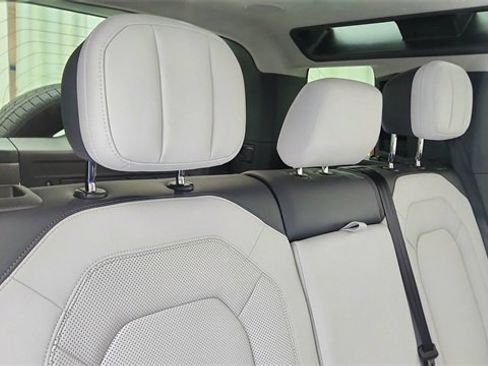 Used 2025 Land Rover Defender 110 X image 25