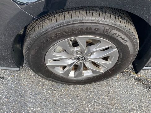 Used 2025 Toyota Sienna XLE FWD image 22
