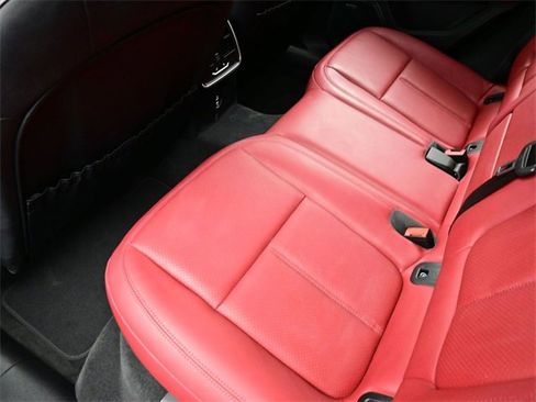 Certified 2025 Porsche Macan image 15