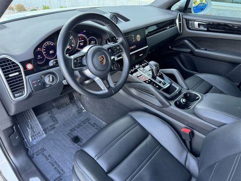 Certified 2022 Porsche Cayenne Coupe image 4