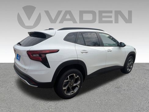 New 2025 Chevrolet Trax LT w/ Driver Confidence Package FWD image 25