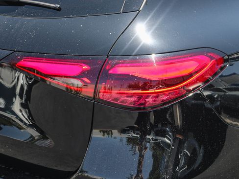 Used 2025 Mercedes-Benz GLC 300 image 10
