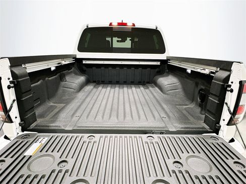 Used 2025 Nissan Frontier PRO-4X w/ Pro Premium Package image 27