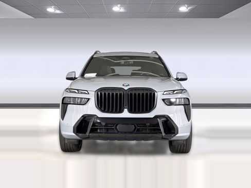 Used 2024 BMW X7 xDrive40i w/ M Sport Package AWD/4WD image 5