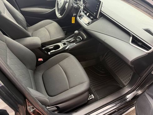 Used 2020 Toyota Corolla LE FWD image 29
