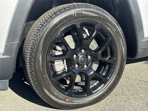 New 2026 Jeep Compass Latitude image 17