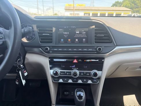 Used 2020 Hyundai Elantra SEL FWD image 17