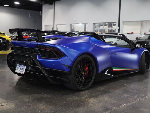 Used 2019 Lamborghini Huracan Performante AWD/4WD image 6