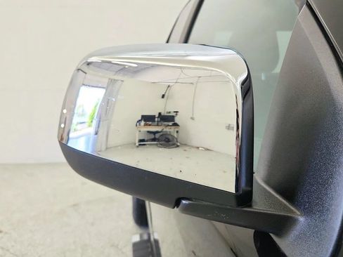 Used 2021 Chevrolet Colorado LT w/ Chrome Appearance Package AWD/4WD image 34