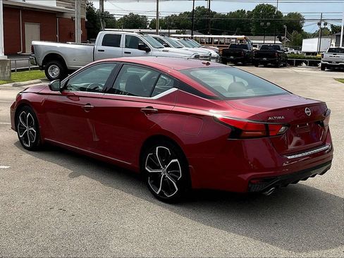 Used 2023 Nissan Altima 2.5 SR FWD image 3