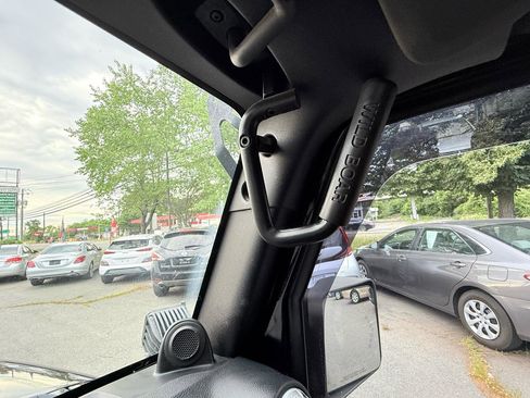 Used 2013 Jeep Wrangler Unlimited Sahara w/ Connectivity Group AWD/4WD image 29