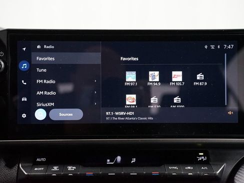 Used 2025 Toyota Camry SE w/ Multimedia Upgrade Package image 19