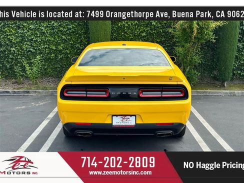 Used 2018 Dodge Challenger SXT image 8