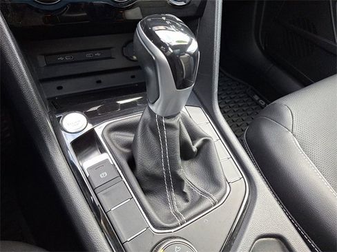 Used 2022 Volkswagen Taos SEL w/ Panoramic Sunroof Package image 15