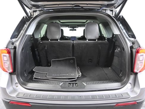 Used 2022 Ford Explorer XLT w/ Equipment Group 202A image 18