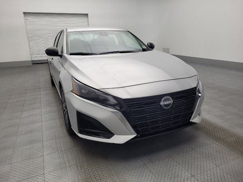 Used 2024 Nissan Altima 2.5 SV image 14