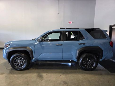 Used 2025 Toyota 4Runner SR5 AWD/4WD image 7