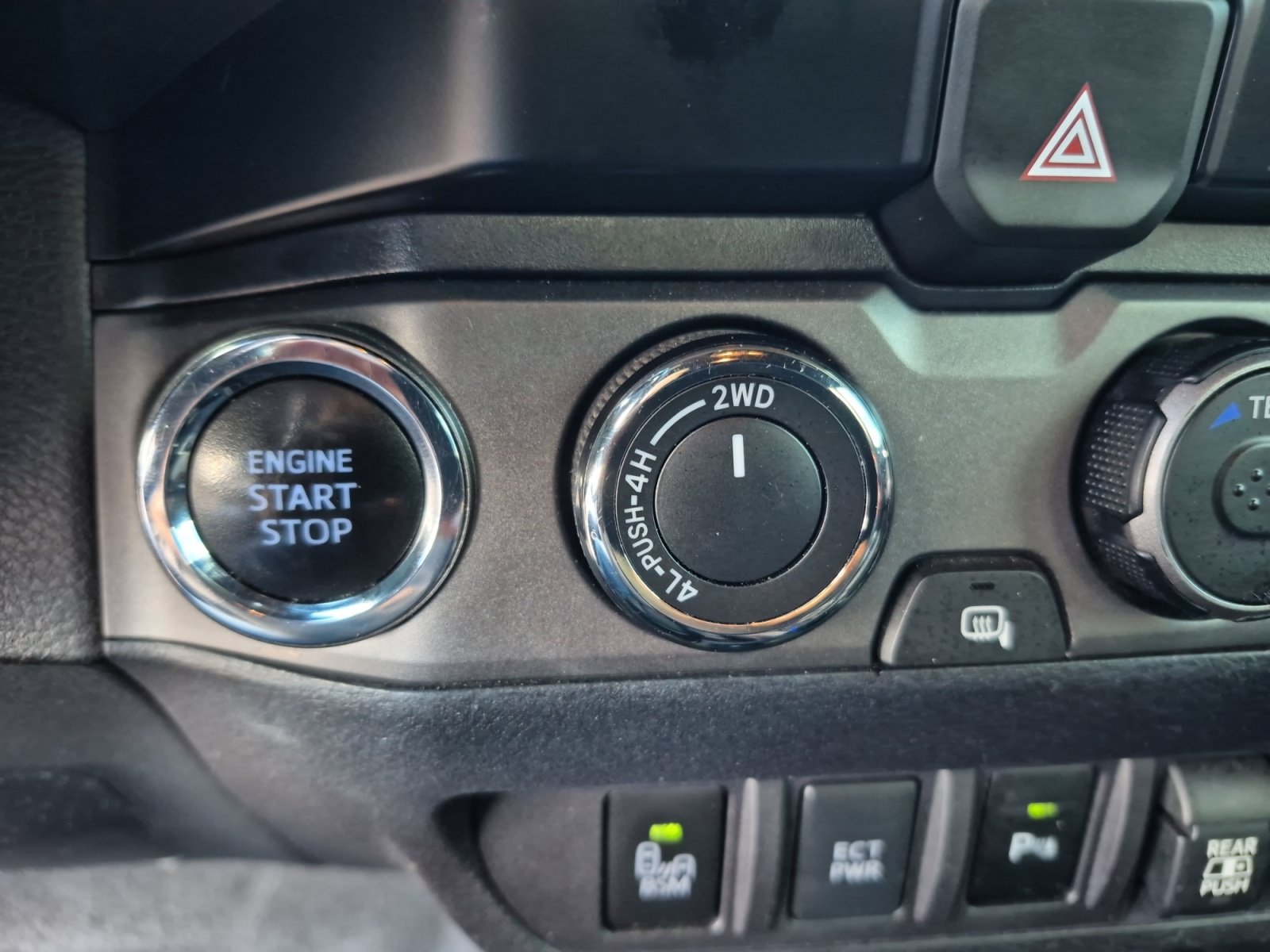Used 2021 Toyota Tacoma TRD Off-Road w/ Technology Package AWD/4WD image 31