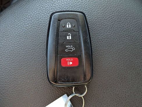 Used 2025 Toyota RAV4 XLE w/ Convenience Package FWD image 33